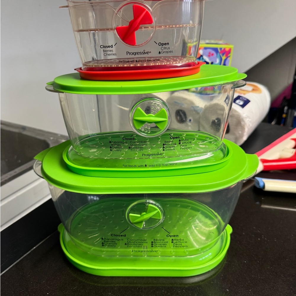 Green and Red Food Storage Containers - Picture 2 of 6